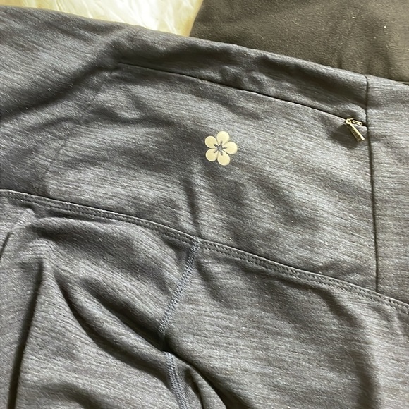 2 pairs of women’s tuff athletics capris  size small navy blue and black! - Picture 5 of 8
